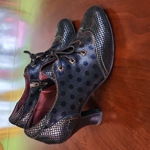 LAURA VITA polka dot & rainbow booties